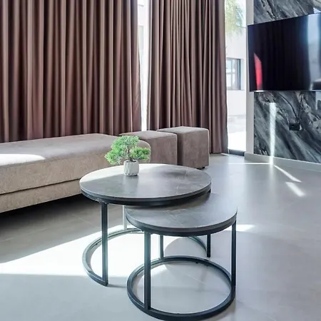 فيلة Mega Luxury
