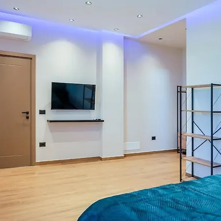 Mega Luxury *