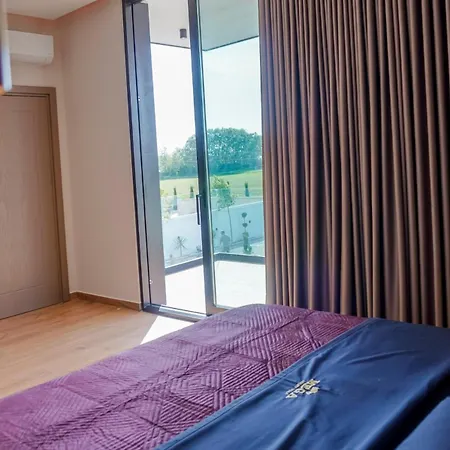 ヴィラ Mega Luxury