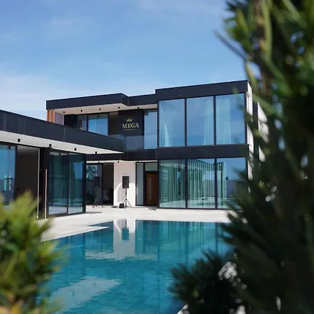 Mega Luxury *
