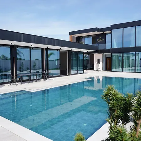 Mega Luxury Villa