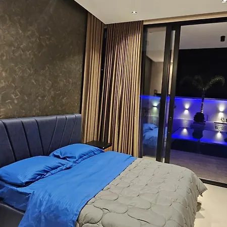 فيلة Mega Luxury *
